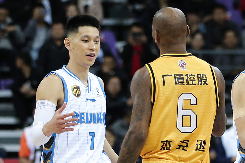 九游-包含浙江队训练开放日，清晨复出首秀引欢呼，中超在即，临场指挥获称赞的词条